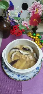 Sea-cracker geled meat soup