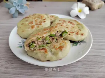 Four season bean beef pies