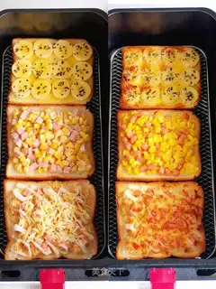 Three toast mini pizzas