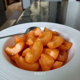 Honey with almonds
