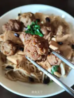 Ginger mushrooms and meatballs
