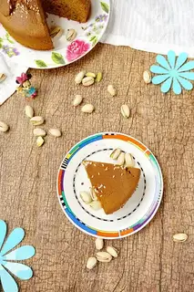 Pistachio walnuts, peanut sugar cake