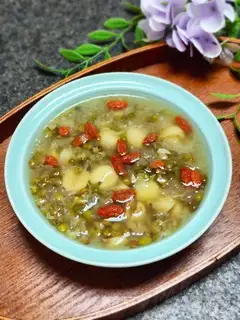 Lotus green bean silver ear soup