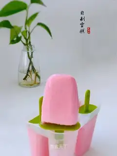 Homemade strawberry ice cream