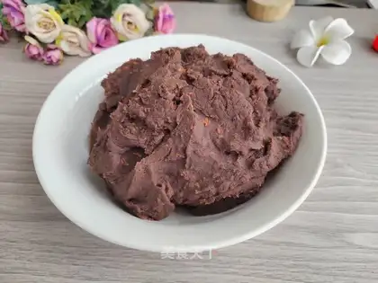 Cinnamon walnut dates and pea sand
