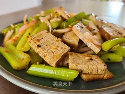 Five tofu celery with onions