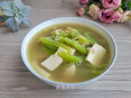 Smelt shrimp tofu soup