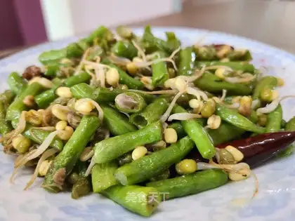 The green bean sprouts