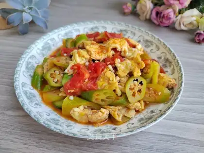 Autumn tomato fried eggs
