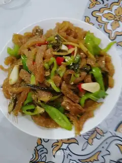 Spicy spicy pork skin