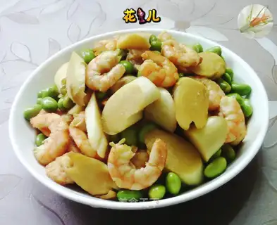 The soybeans whips the shrimp