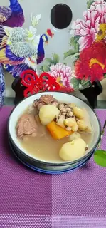 Piggy bone soup