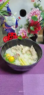 Moon's chicken Tommy