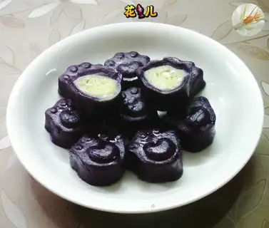 Cat's claws, potato eggs