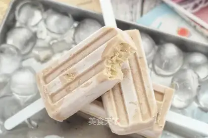 Banana peanut butter yogurt ice