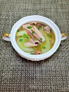 Squid cucumber soup