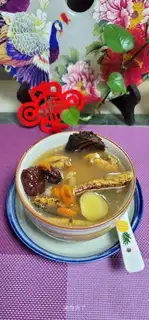 ♪ Five fingers of peaches and dragons and pork soup ♪