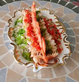 A fan of garlic shrimp