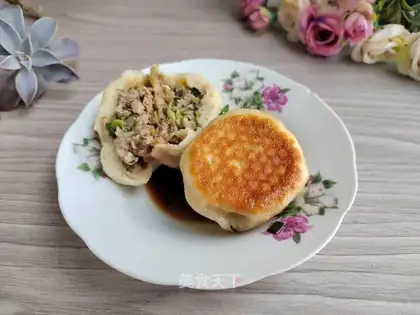 A bean-meat bun