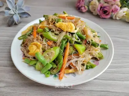 Soybeans, fried rice noodles