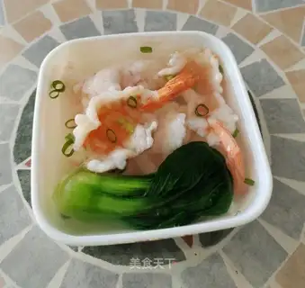 Slicking shrimp soup