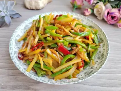 Pepper potatoes, fried meat