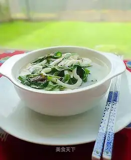 Dandelion Udon Noodles in Soup