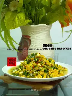 Scrambled eggs with green onion