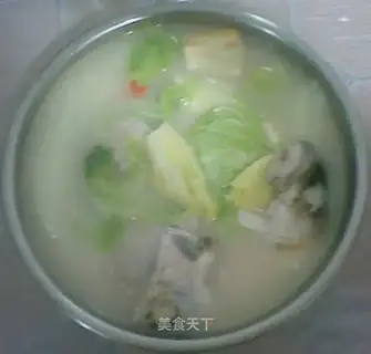 Fish head and cabbage soup