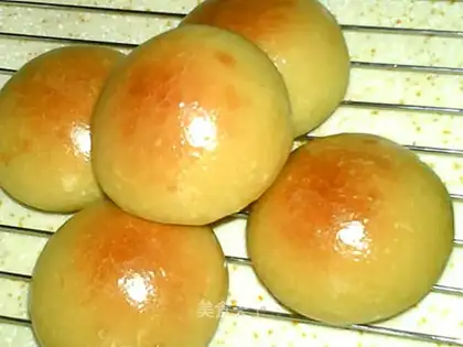 Taro-filled bread