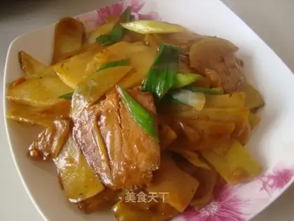 Fried pork slices with potatoes