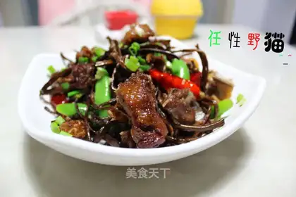 Roasted chicken with tea tree mushroom
