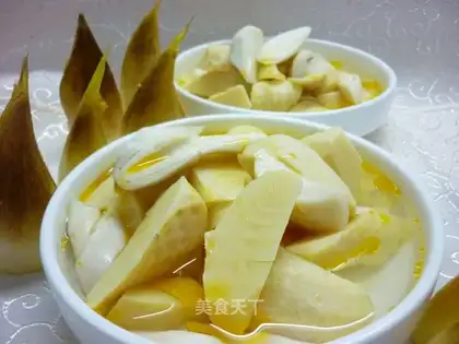 Spring bamboo shoots with chicken sauce