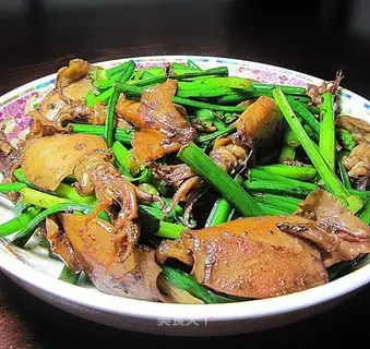 stir-fried pen tube with leek flowers