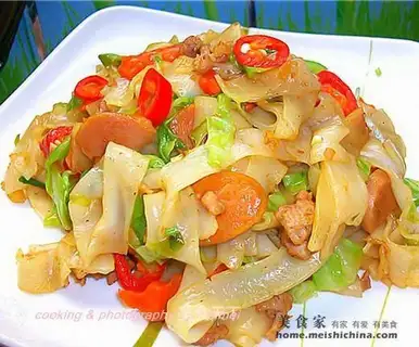 stir-fried rice noodle