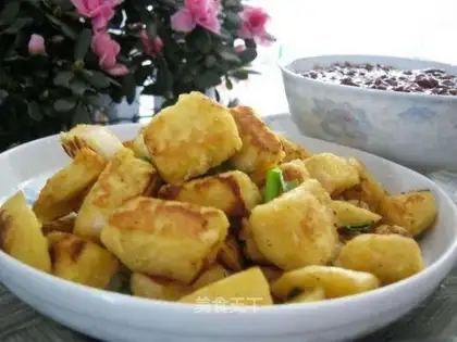 Fried steamed buns with eggs