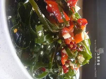 Shredded seaweed salad