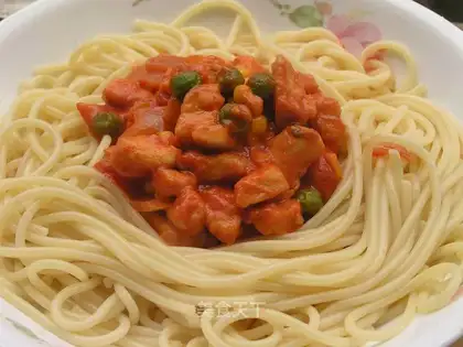 Spaghetti with tomato sauce
