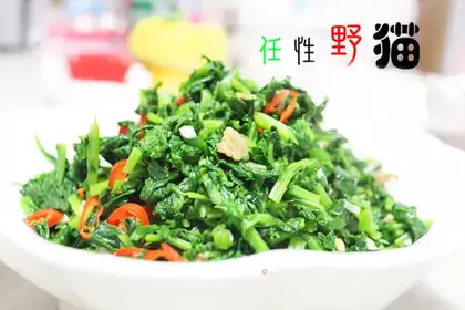 stir-fried snow red with oil residue