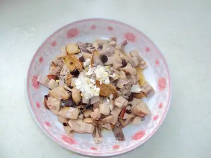 stir-fry diced lotus root