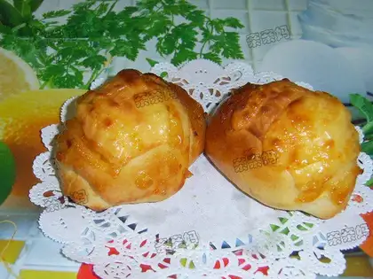 Pork floss bun with cheese