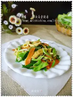 Scrambled eggs with green garlic