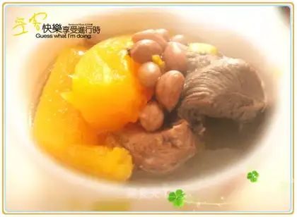 Papaya and peanut bone soup