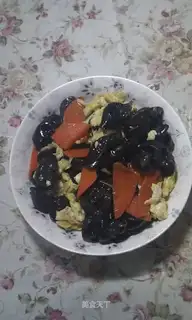 Scrambled eggs with fungus