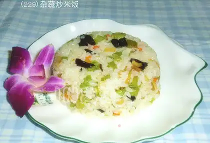 stir-fried rice with mixed vegetables