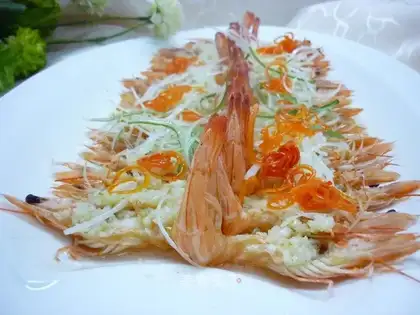 Scaled shrimp with garlic
