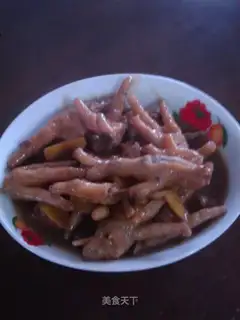Braised chicken feet with peanuts