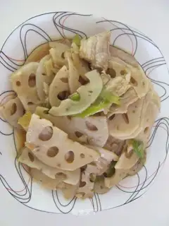 Fried lotus root with pork slices