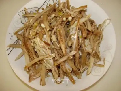 Shredded chicken with cabbage