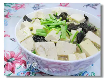 Shrimp skin tofu soup